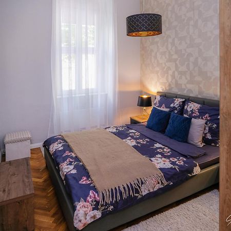Saint Moor Suite #1 Pécs Buitenkant foto